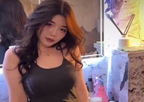 Отчим его жены очарован своей дочерью