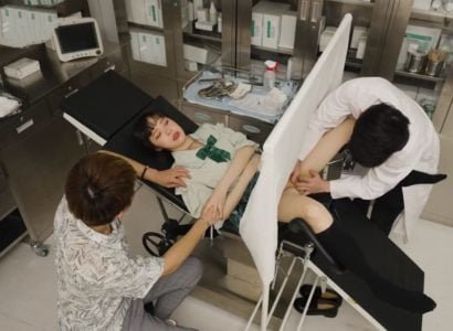 Горячий источник полон сексуальных девушек, которые очарованы мужчинами